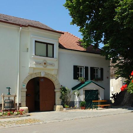 Ferienwohnung Winzerzimmer - Weingut Tinhof Eisenstadt Exterior foto