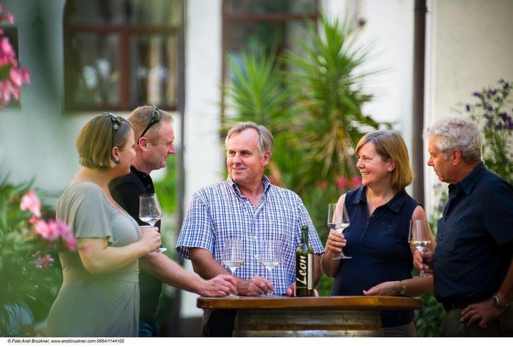 Ferienwohnung Winzerzimmer - Weingut Tinhof Eisenstadt Exterior foto