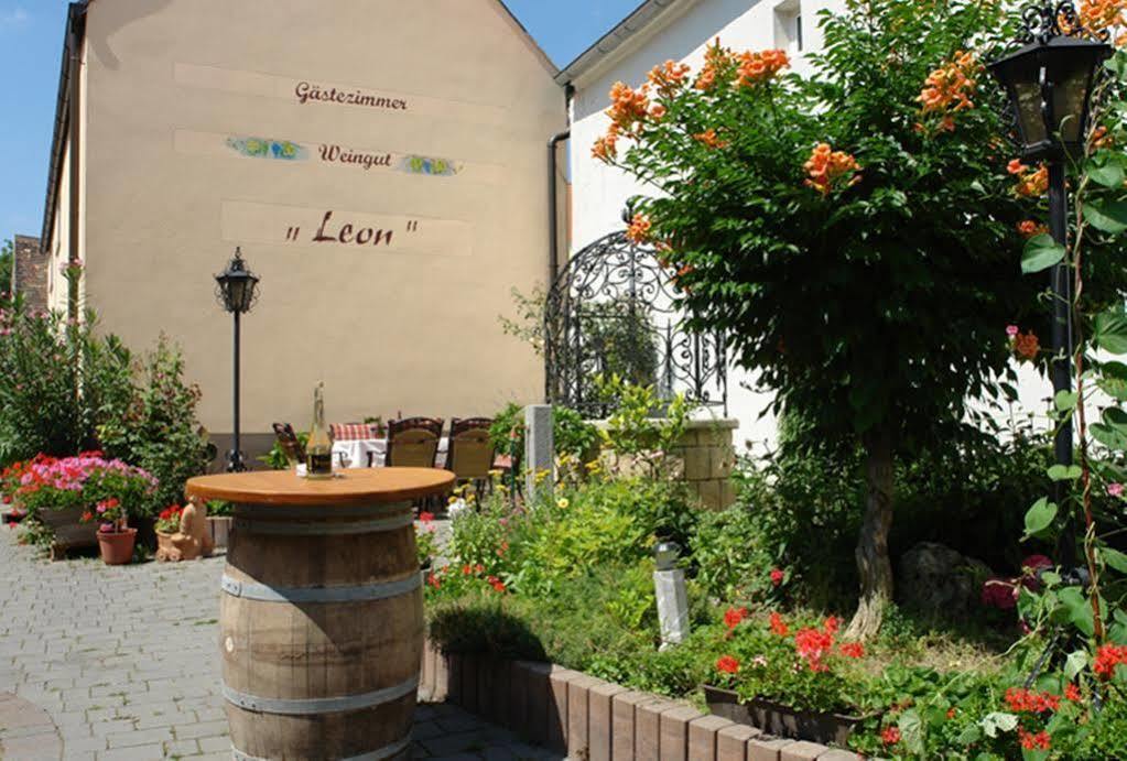 Ferienwohnung Winzerzimmer - Weingut Tinhof Eisenstadt Exterior foto